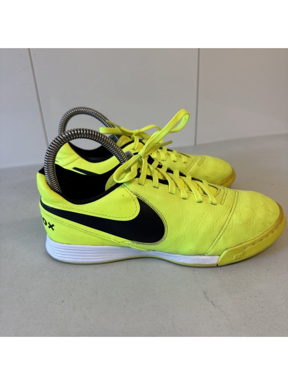 Nike Boys Tiempox Legend VI IC 819190 Yellow Casual Shoes Sneakers Size 5.5 Y